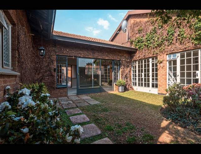 4 BEDROOM TOWNHOUSE FOR SALE IN BEDFORDVIEW